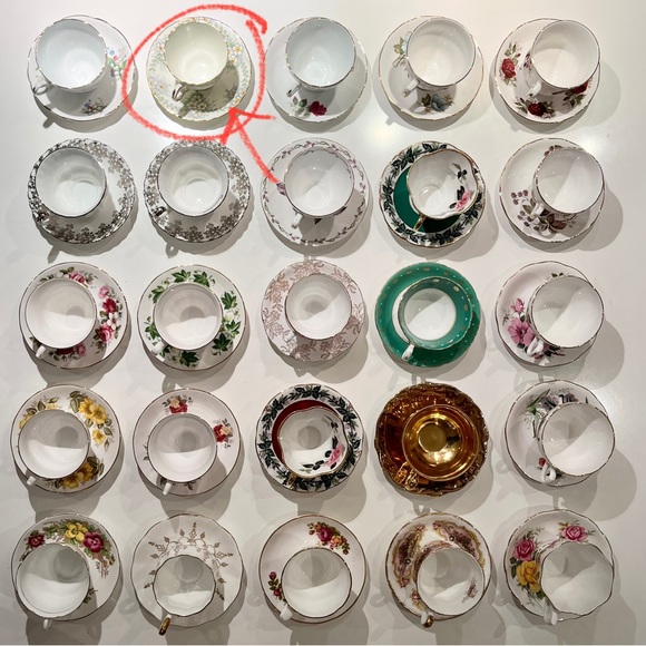 DELPHINE Fine Bone China TEACUP & SAUCER. Daisies floral pattern and gold rim. - Picture 7 of 8